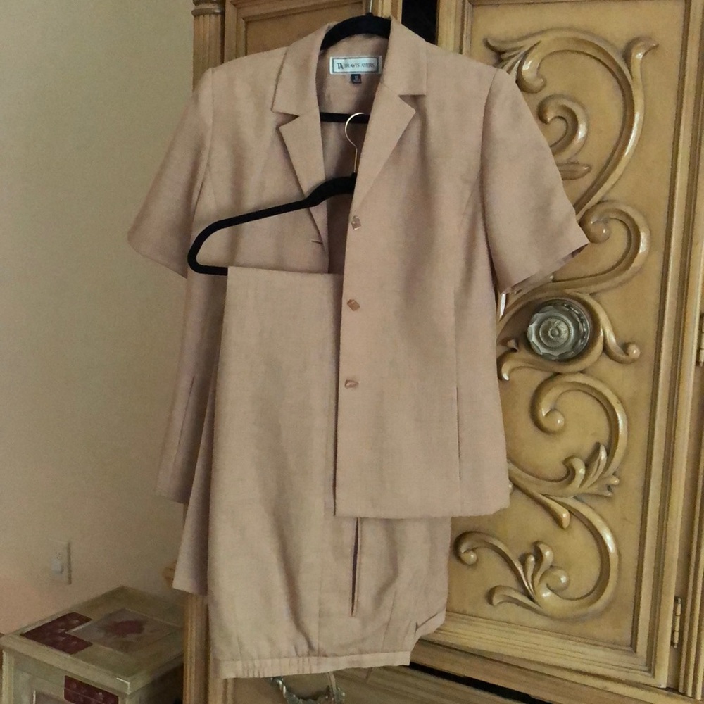 Travis Ayers Short sleeve pant suit